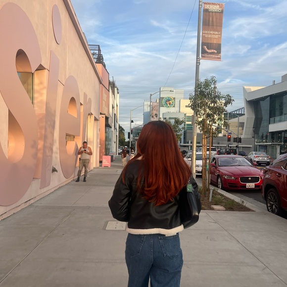 Meet your Posher, Erika - Picture 1 of 1